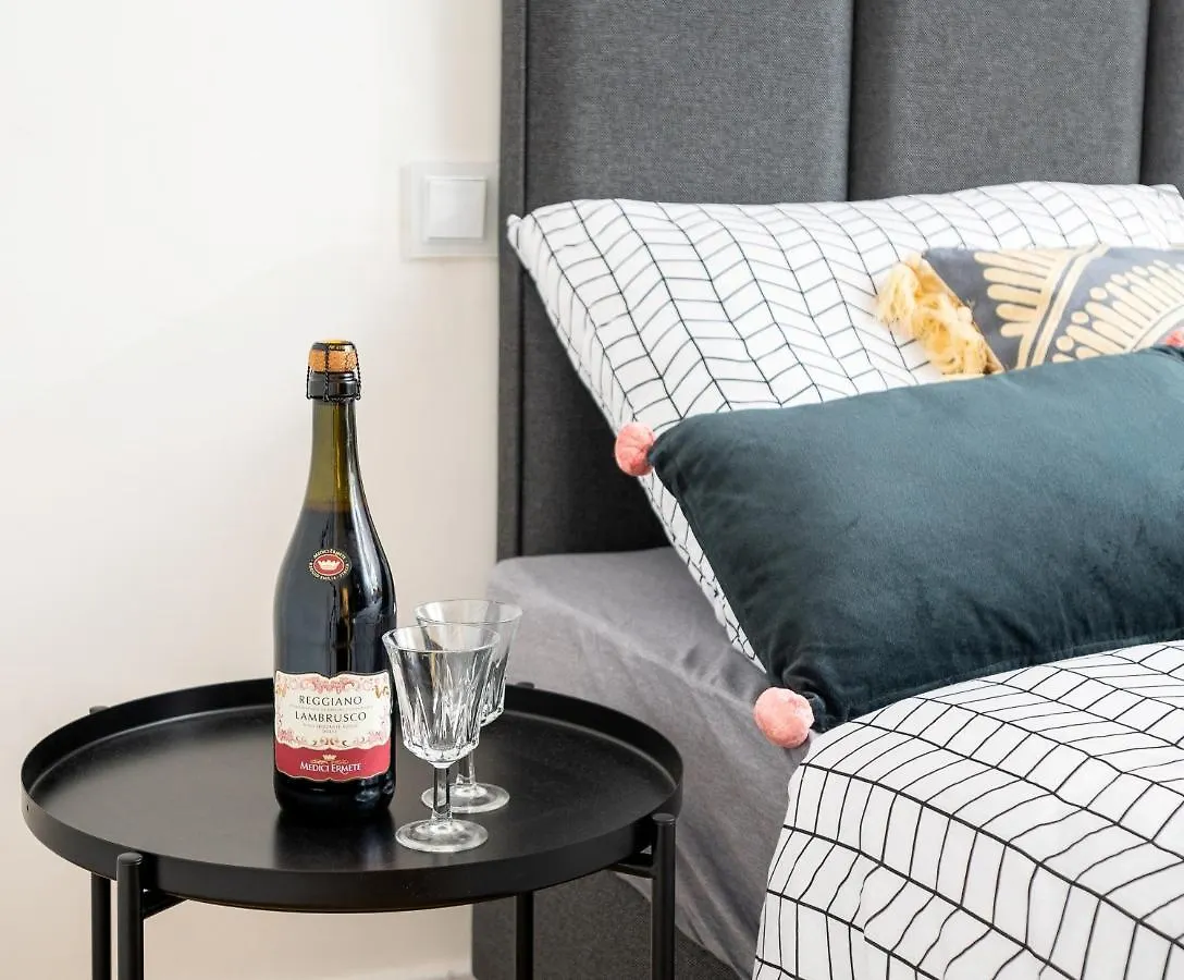 ורשה New City Break Apartment Stara Praga Koneser Zabkowska Metro Netflix